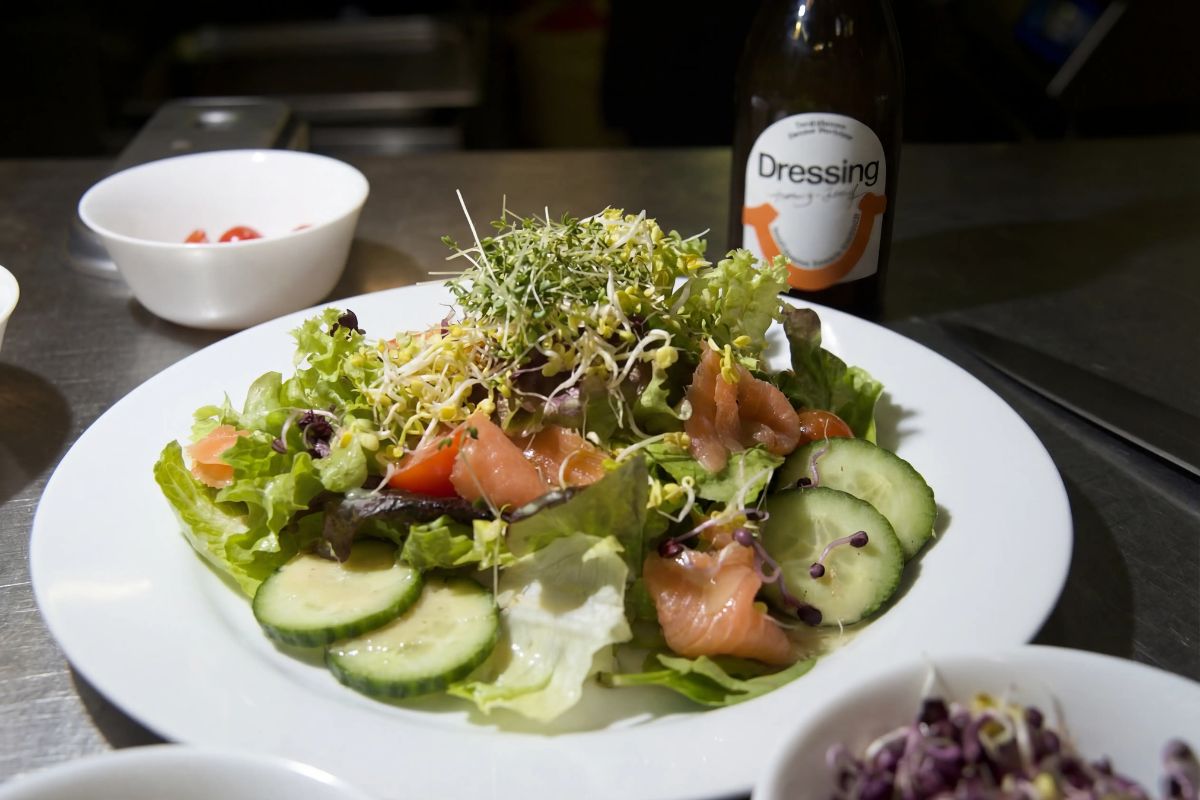 Gemischter Salat mit Räucherlachs