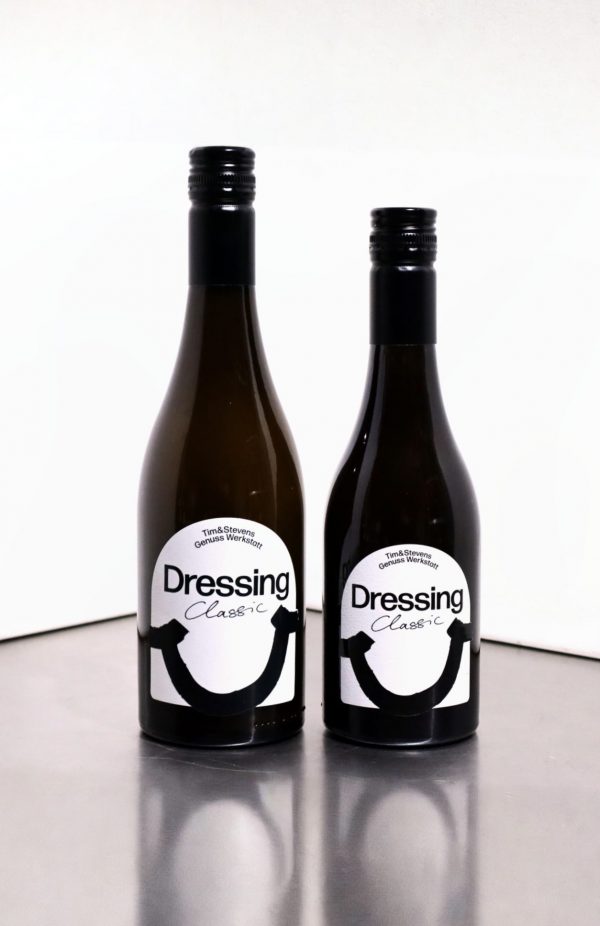 Zwei Flaschen Classic-Dressing